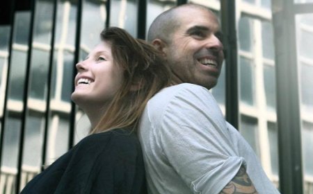 Escucha la Colaboración entre Charlotte de Witte y Chri...